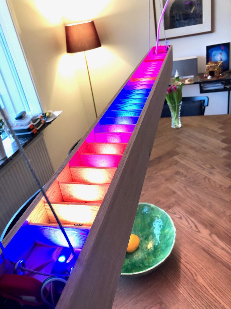 A led strip mimics the colors form a green bowl with a lemon.